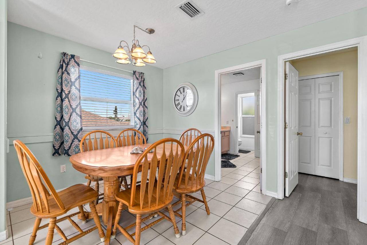 Surfside Paradise Retreat - 3Br And 2Ba Duplex, Grill, Dog Friendly - Close To The Beach! Melbourne Exterior photo