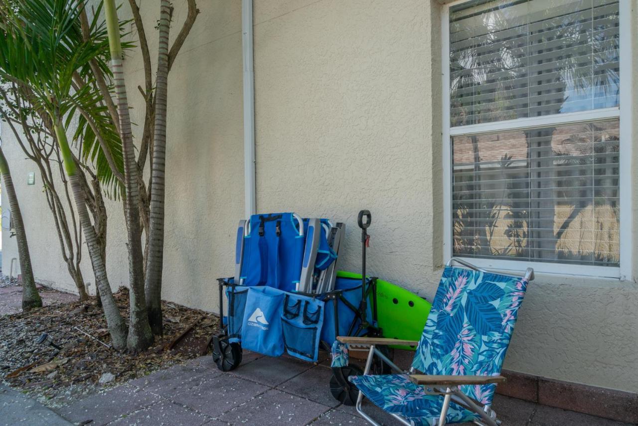 Surfside Paradise Retreat - 3Br And 2Ba Duplex, Grill, Dog Friendly - Close To The Beach! Melbourne Exterior photo